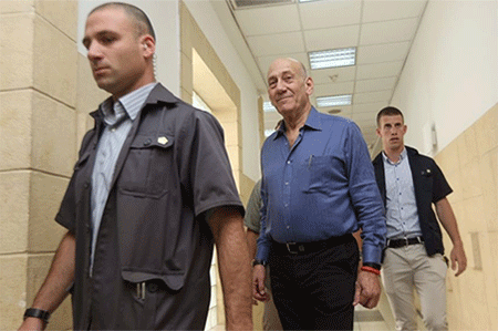Un ex primer ministro israelí entra en prisión por corrupción