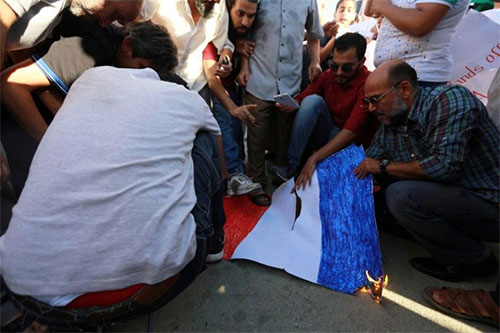 Protestas en Libia contra la presencia militar francesa