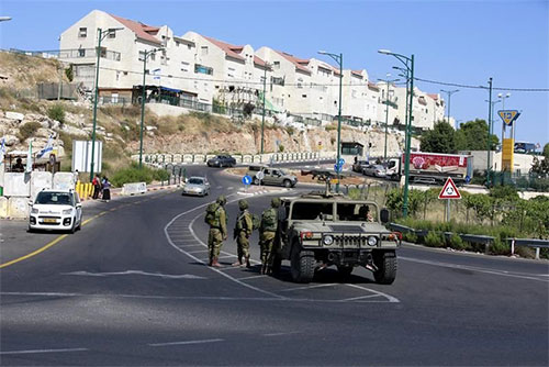 Apuñalamiento y disparos en la colonia de Kiriat Arbá

