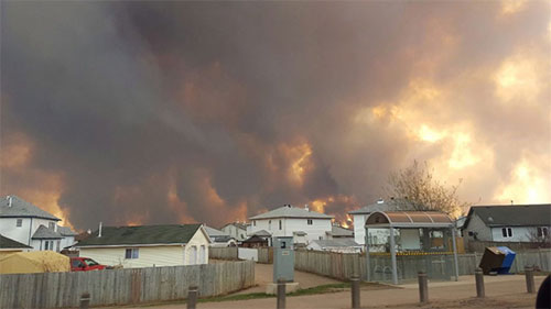 La ciudad de Fort McMurray ha sido arrasada por el fuego