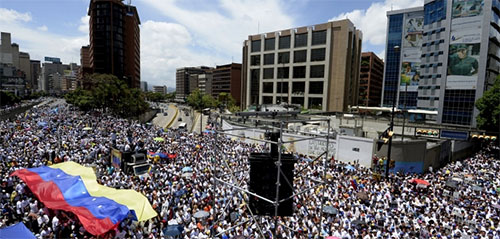 Venezuela dividida entre el referendo y la continuidad
