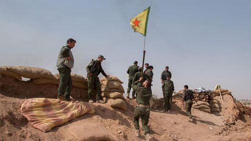 Canciller turco no aprueba que el YPG combate a Daesh