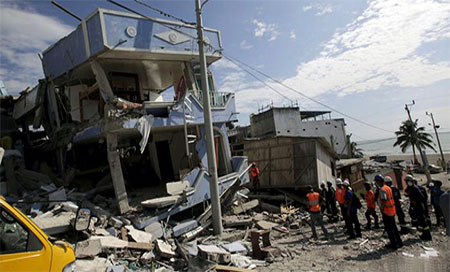 Al menos un muerto tras la nueva réplica de 6,8 en Ecuador