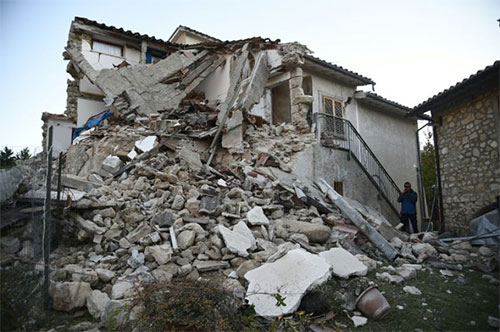 Miles de personas se quedan sin techo por el violento terremoto del domingo