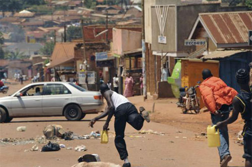 Choques entre Policía y milicia separatista en Uganda