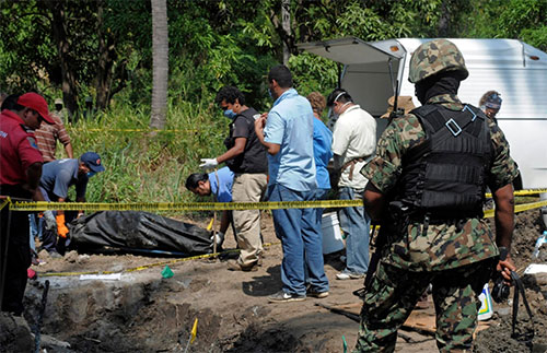 Encuentran más de 30 cuerpos enterrados clandestinamente en México