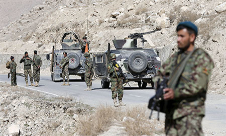 Dos soldados afganos matan a doce compañeros en Kunduz