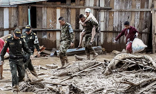 Colombia agiliza las operaciones de rescate y busca a los cientos de desaparecidos