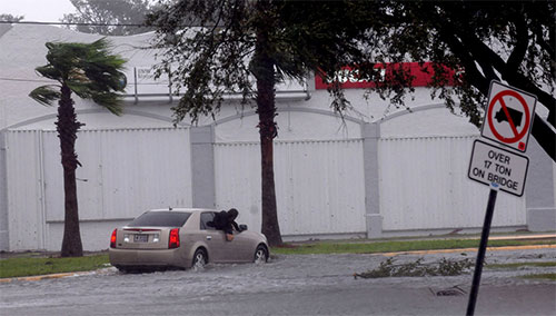 Trump declara estado de catástrofe natural en Texas por el huracán Harvey