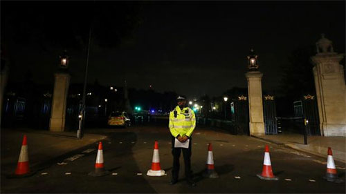 Un hombre detenido tras atacar a dos policías cerca del palacio de Buckingham