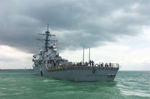 Diez marineros de un buque de guerra de EEUU desaparecidos cerca de Singapur