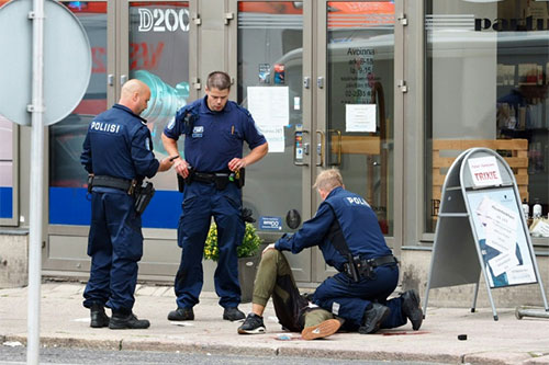 Apuñalamiento masivo con dos muertos en Finlandia