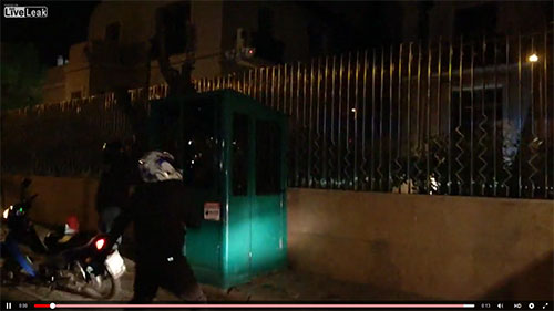 Un grupo anarquista ataca la embajada de Arabia Saudí en Atenas