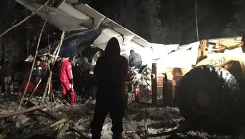 Un avión con 25 personas a bordo se estrella en Canadá