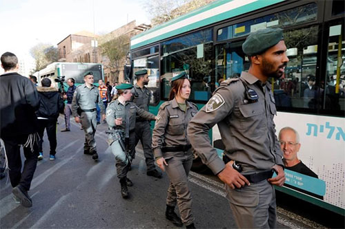 Un guardia de seguridad israelí herido grave tras ser apuñalado en Al Quds