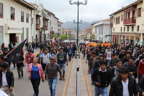 Continúan las protestas en Perú por el indulto a Fujimori