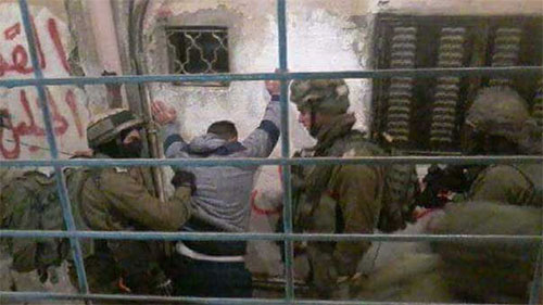 La ocupación israelí detiene a 17 palestinos en Cisjordania y Al Quds