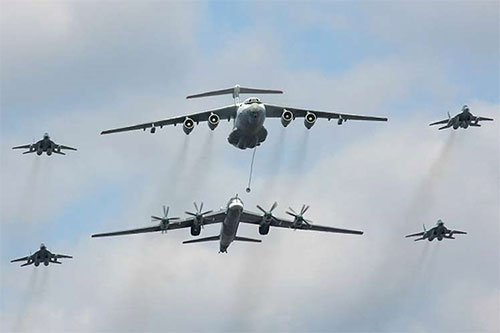 Bombarderos estratégicos rusos atacan posiciones terroristas en Siria