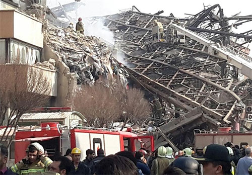 Se derrumba un edificio de 17 plantas en el centro de Teherán tras incendio