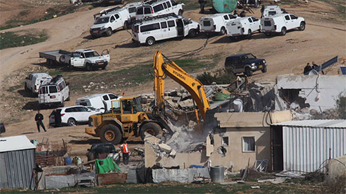 Demolición israelí en aldea beduina termina con dos muertes