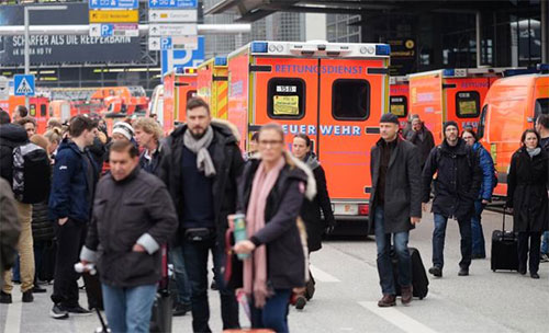 Evacuados cientos de pasajeros en el aeropuerto alemán de Hamburgo