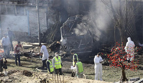 Decenas de muertos en un atentado suicida talibán en Kabul