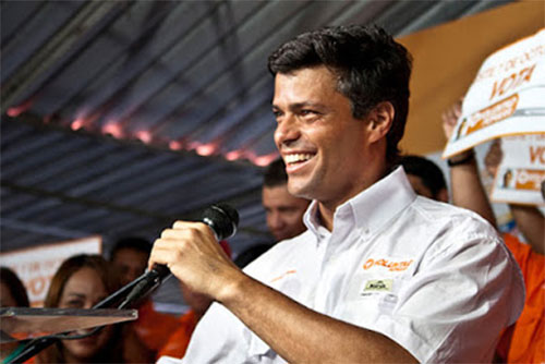 Sale de la cárcel bajo arresto domiciliario el opositor venezolano Leopoldo López