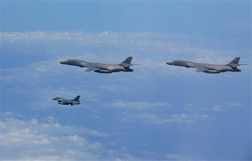 EEUU envía dos bombarderos a maniobrar sobre Corea
