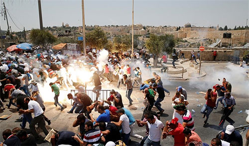 Dos mártires y casi 200 palestinos heridos en el día del “Viernes de Ira”