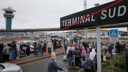 Abatido el hombre que arrebató el arma a un soldado en el aeropuerto Orly