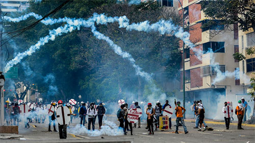 Nueva jornada de protestas y enfrentamientos en Venezuela