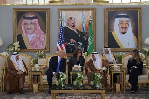 Trump llega a Arabia Saudí, en su primera gira internacional
