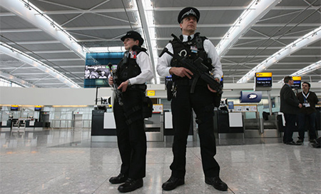 Suspenden vuelos en aeropuerto de Heathrow por problema de seguridad 