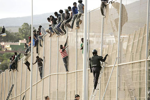 Las vallas fronterizas no impiden entrada de inmigrantes
