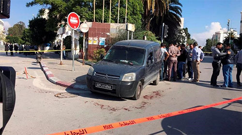Dos policías heridos en un ataque con cuchillo en Túnez