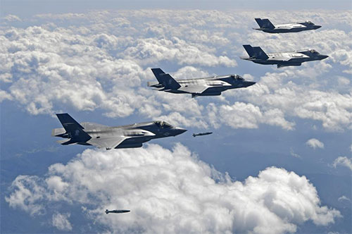 Bombarderos estadounidenses sobrevuelan la Península Coreana