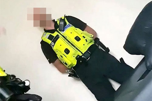 Un vídeo revela un nuevo caso de racismo de la policía en Reino Unido