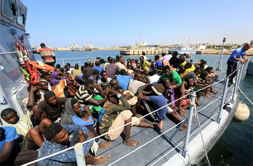 Más de 100 migrantes desaparecen en la costa de Libia tras un naufragio
