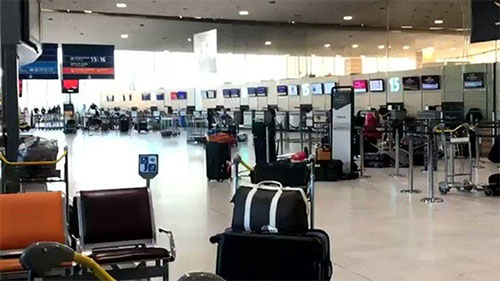 Dos personas desatan el pánico con armas falsas en un aeropuerto de París