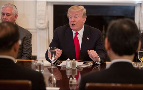 Los talibanes amenazan a Trump con más violencia