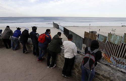 Un tribunal bloquea las limitaciones de Trump para asilo a migrantes
