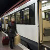 Huelguistas sabotean cinco trenes de Barcelona