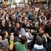 El primer ministro egipcio atacado en la plaza del Tahrir
