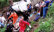 30 muertos por caída de autobús a un abismo en Perú