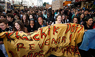 Protestas estudiantiles en París tras deportaciones de gitanos