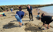 Fiebre del oro en una playa de Reino Unido