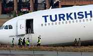 Un avión varado en la pista bloquea el aeropuerto en Nepal