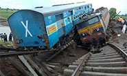 Más de 27 muertos al descarrilar dos trenes en la India
