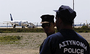 Concluye secuestro del avi&oacute;n de Egypt Air