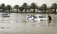 Las lluvias torrenciales inundan ciudades de Arabia Saud&iacute;